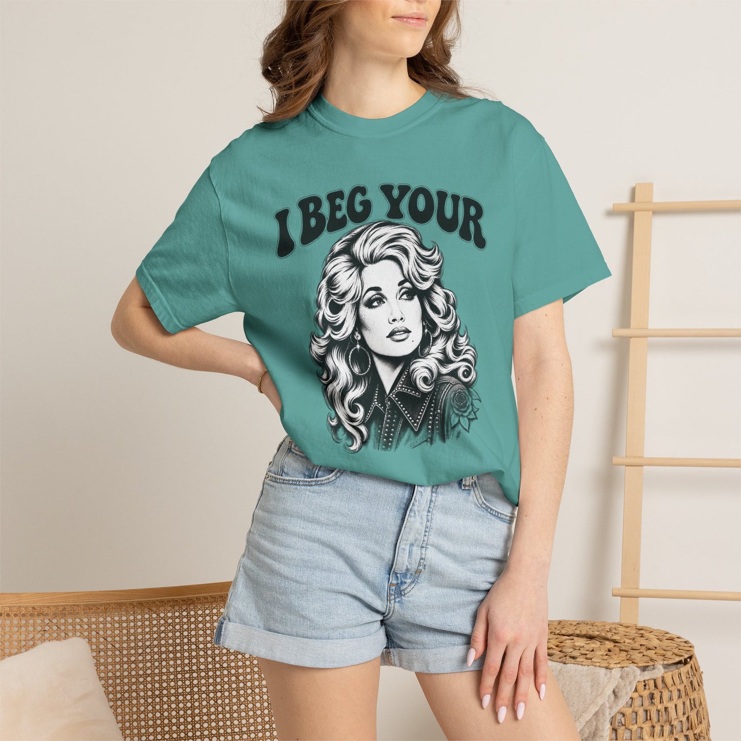 “I Beg Your” Retro Glam Portrait Tee