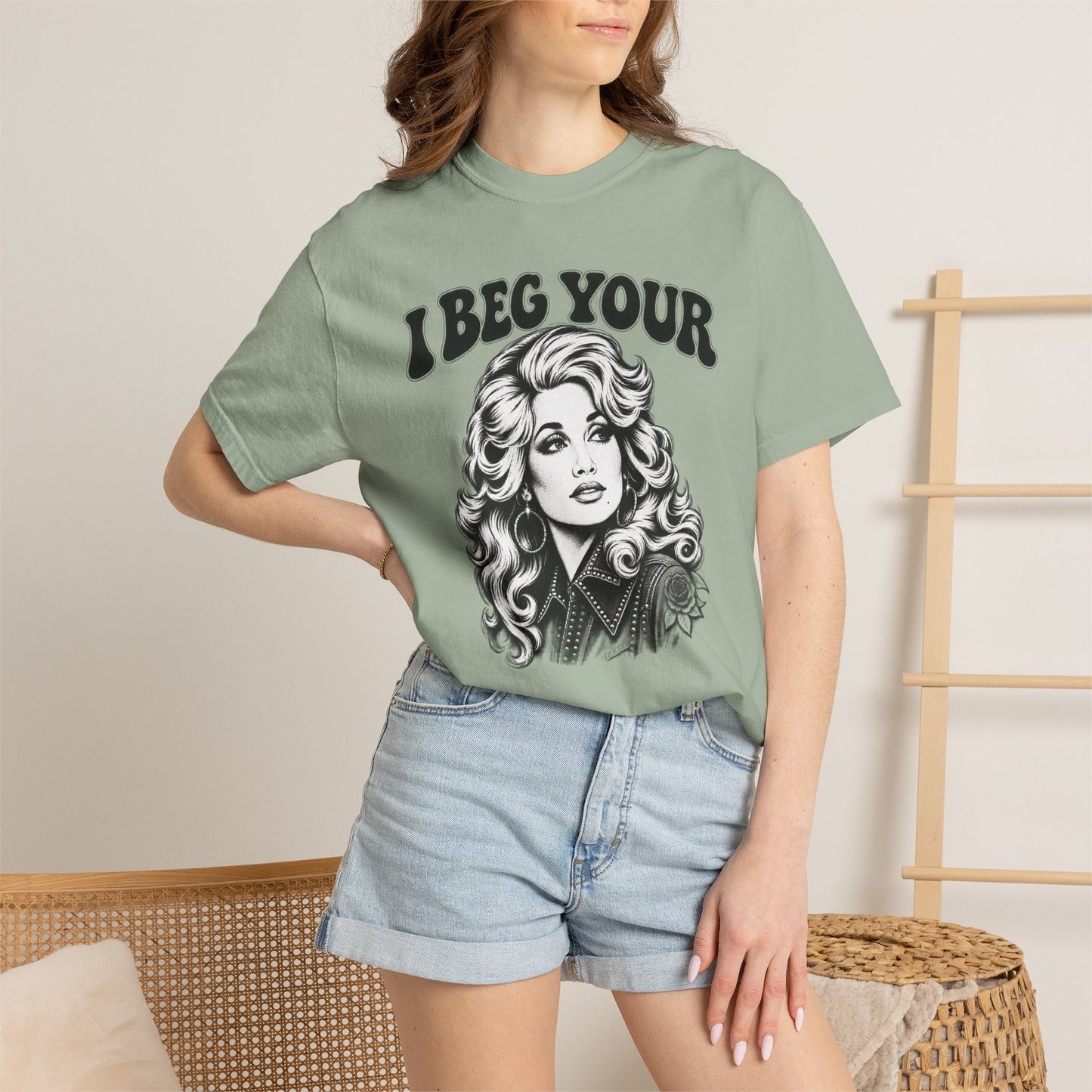“I Beg Your” Retro Glam Portrait Tee