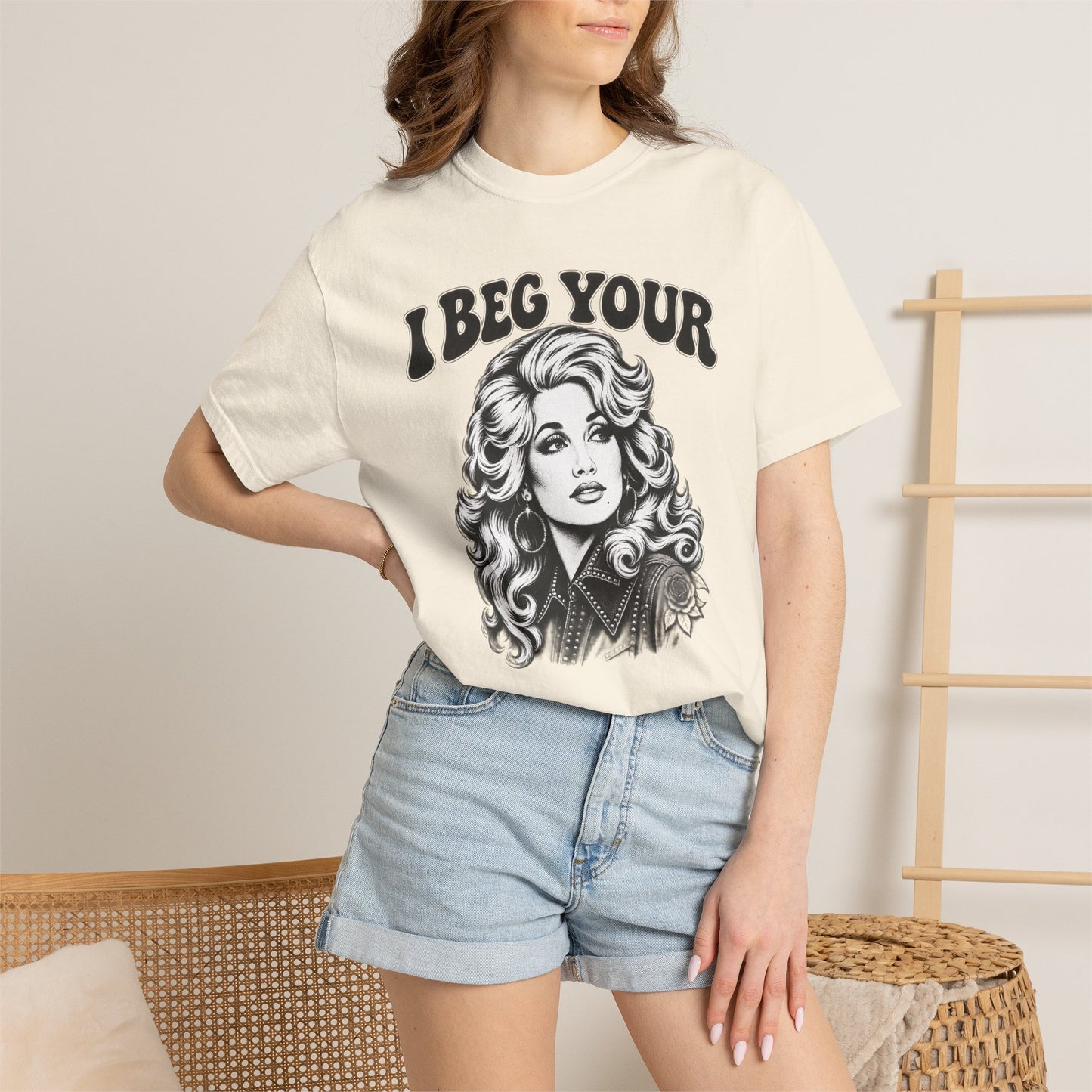 “I Beg Your” Retro Glam Portrait Tee