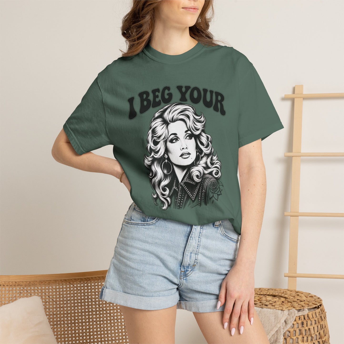 “I Beg Your” Retro Glam Portrait Tee